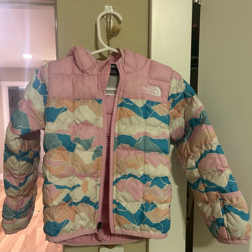 Like new The North Face toddler coat size 12-18 months